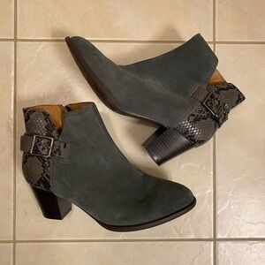 Vionic Suede Snake Print Naomi Ankle Boots Shadow Grayish Blue 8.5 Wide